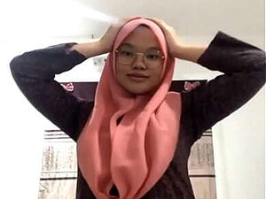 Hijab toket kecil colmek